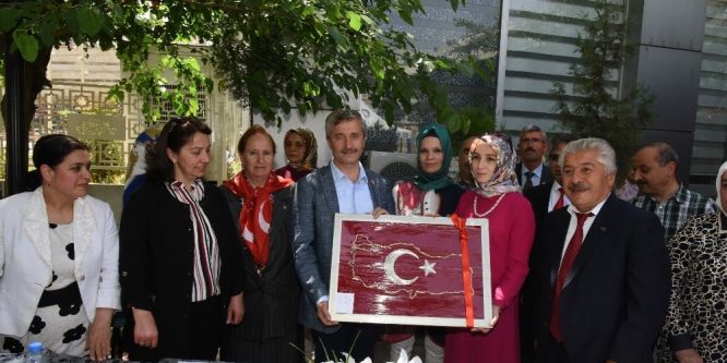 Başkan Tahmazoğlu’ndan şehit ve gazi annelerine ziyaret