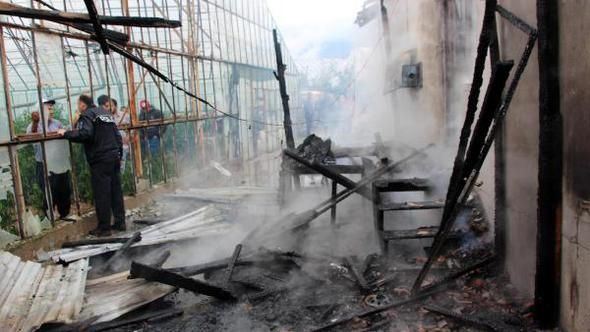 Kumluca’da ev yangını