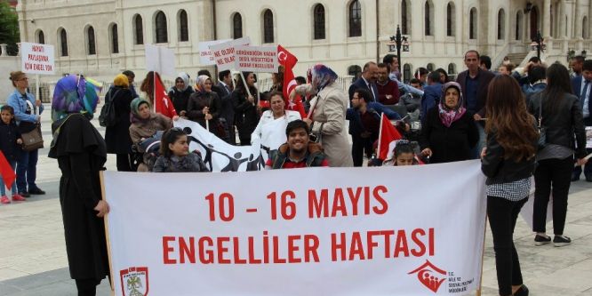 Sivas’ta engellilerden farkındalık yürüyüşü