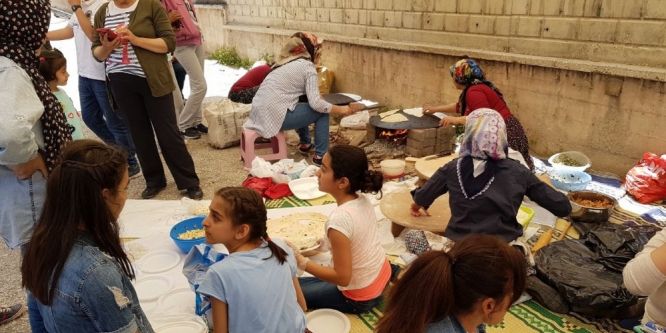 Şehit Feyzullah Taşkınsoy Ortaokulu'nda kermes şenliği