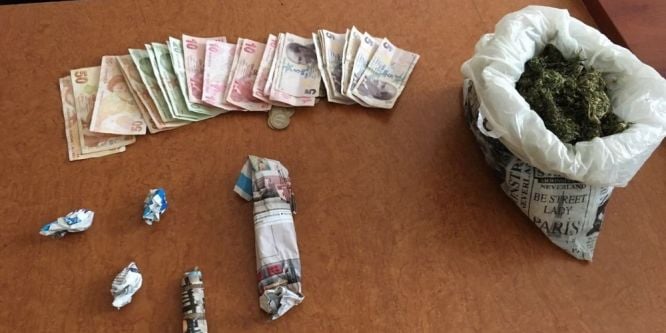 Yarım kilo kenevirle yakalandı