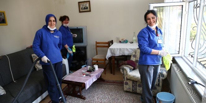 Kadıköy Belediyesi’nden evlere temizlik hizmeti