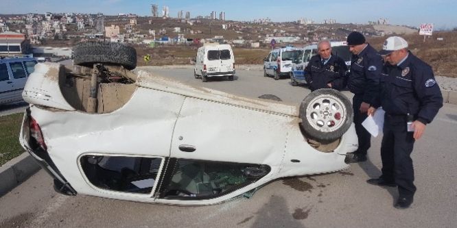 Otomobil takla attı!