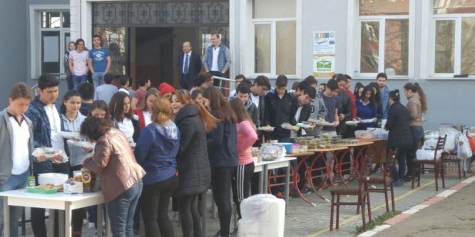 Lüleburgaz’da okul yararına kermes