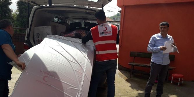 Kızılay’dan yangında mağdur olan ailelere yardım