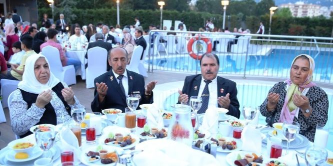 Bozbey, şehit yakınları ve gazilerden helallik istedi