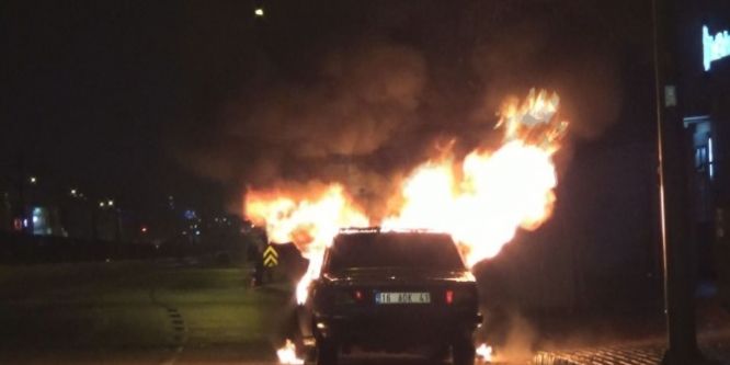 Trafik kazası yaptı, aracını ateşe verdi