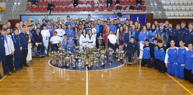 İzmir Büyükşehir Belediyesi’ne 165 madalya ve 29 kupa