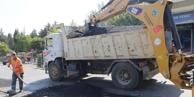 Turgutlu’da zemini bozuk yollar iyileştiriliyor