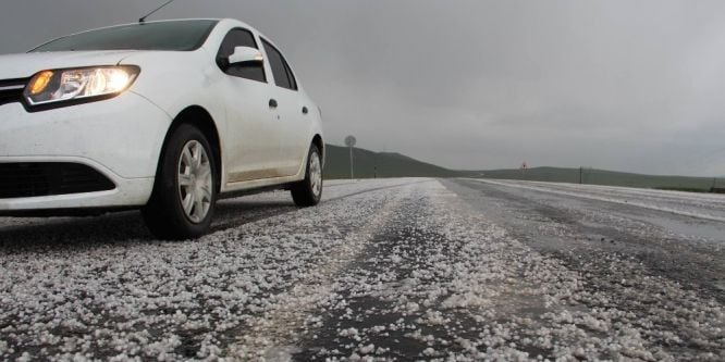 Digor’da dolu yağışı