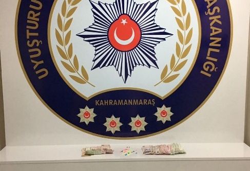 Uyuşturucu satıcısı kadın yakayı ele verdi