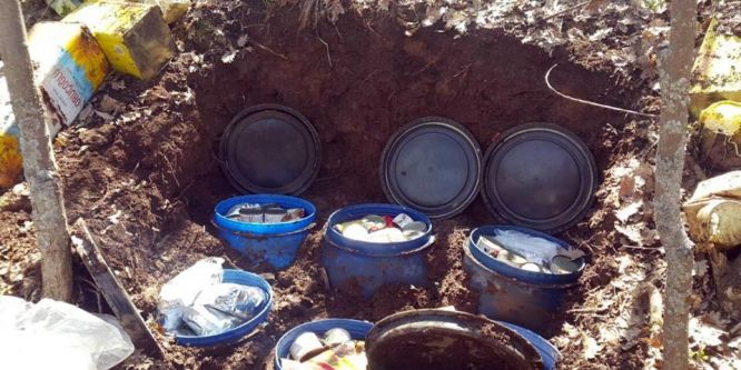 Teröristlere ait yüklü miktarda yaşam ve gıda malzemesi imha edildi