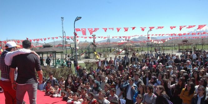 İpekyolu’nda 3 bin öğrenci ile sahil temizliği
