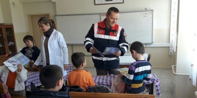 Jandarmadan öğrencilere trafik semineri