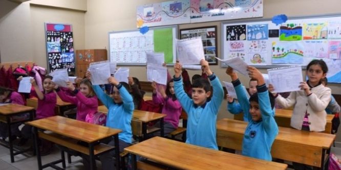 Biga’da 13 bin 678 öğrenci karnelerine kavuştu