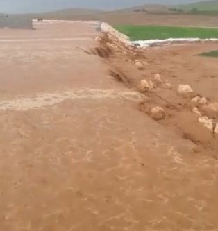 Hilvan’ı dolu ve sel vurdu