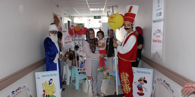 Hastaneler masal bahçesi oldu