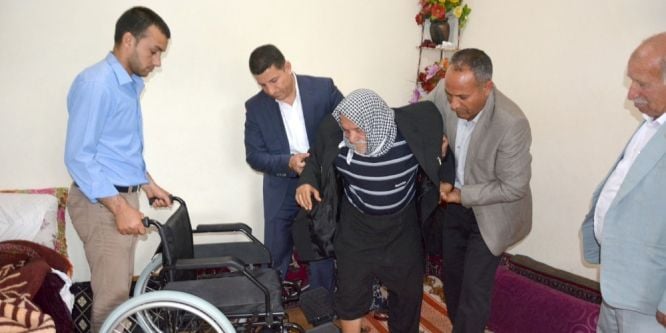 Yatalak hastanın tekerlekli sandalye sevinci