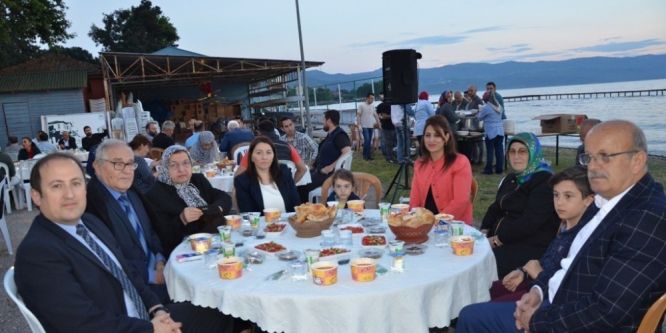 İznik’te şehit aileleri ve gaziler için iftar verildi