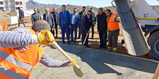 Munzur Çayı kıyısı düzenleniyor