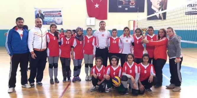 Iğdır Cumhuriyet ortaokulu birinci oldu