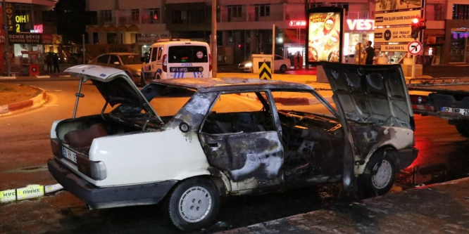 Antalya’da otomobil yandı!