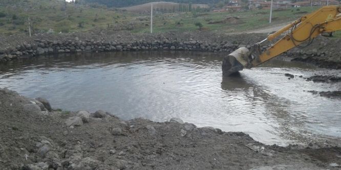 Yaykın mahallesinin göleti temizlendi
