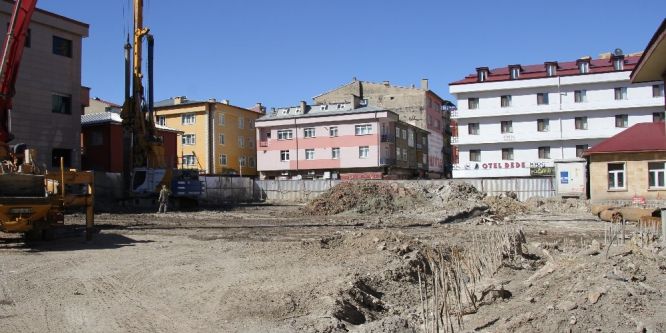 Yeraltı otoparkı çalışmaları devam ediyor