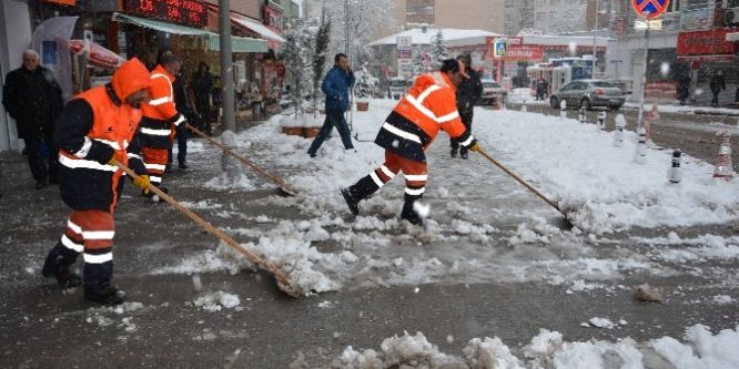 Kar timleri iş başında