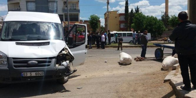 Öğrenci servisi at arabasıyla çarpıştı: 1 yaralı