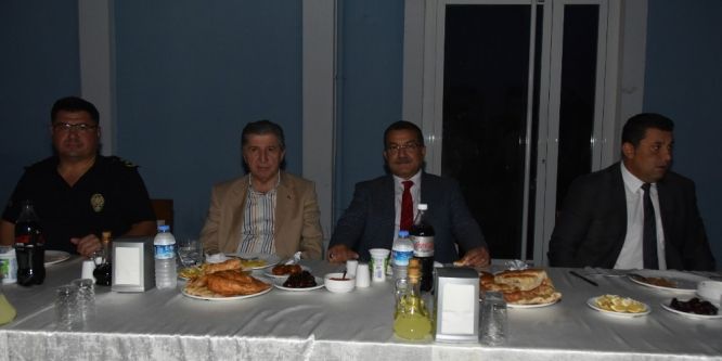 Görev başındaki polise iftar
