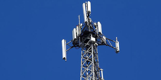 5G teknolojisinin koronavirüsü yaydığı iddiaları baz istasyonlarına saldırıları arttırdı