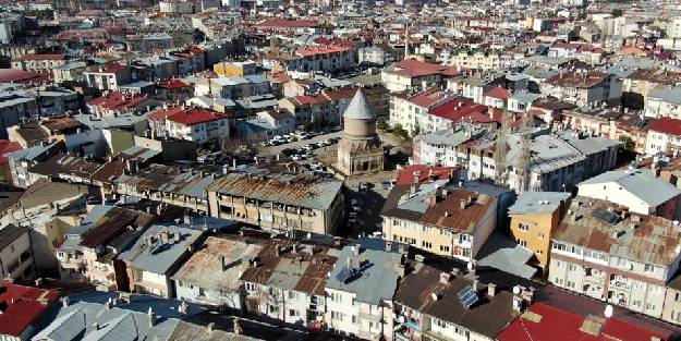 6 asırlık tarihi yapı dökülmeye yüz tuttu