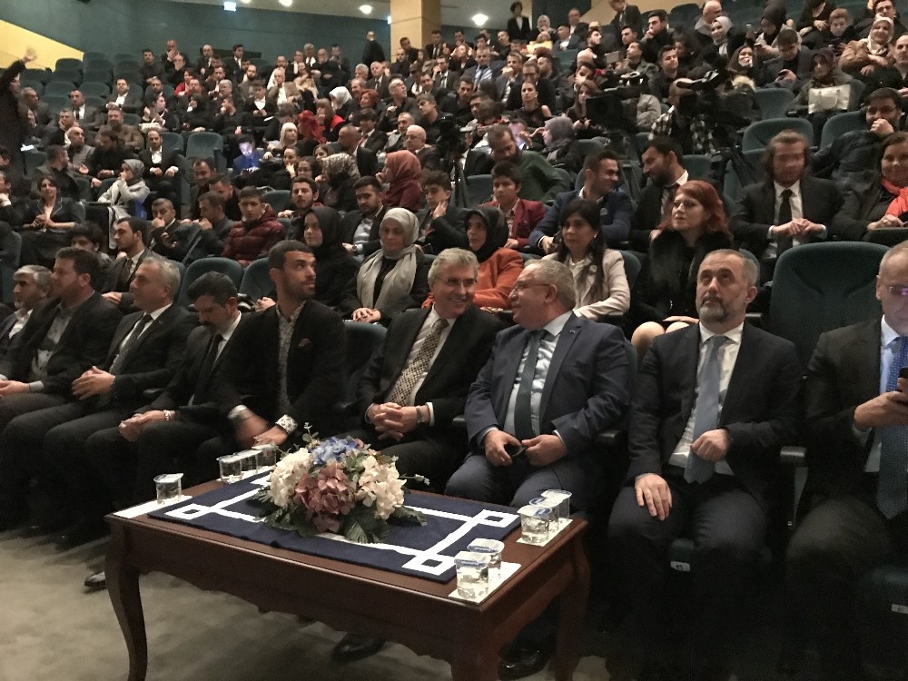 6 branş kategoride yarışan sporcular ödüllerini aldı 