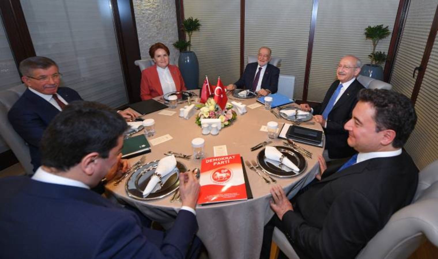 6 Genel Başkan hakkında suç duyurusu