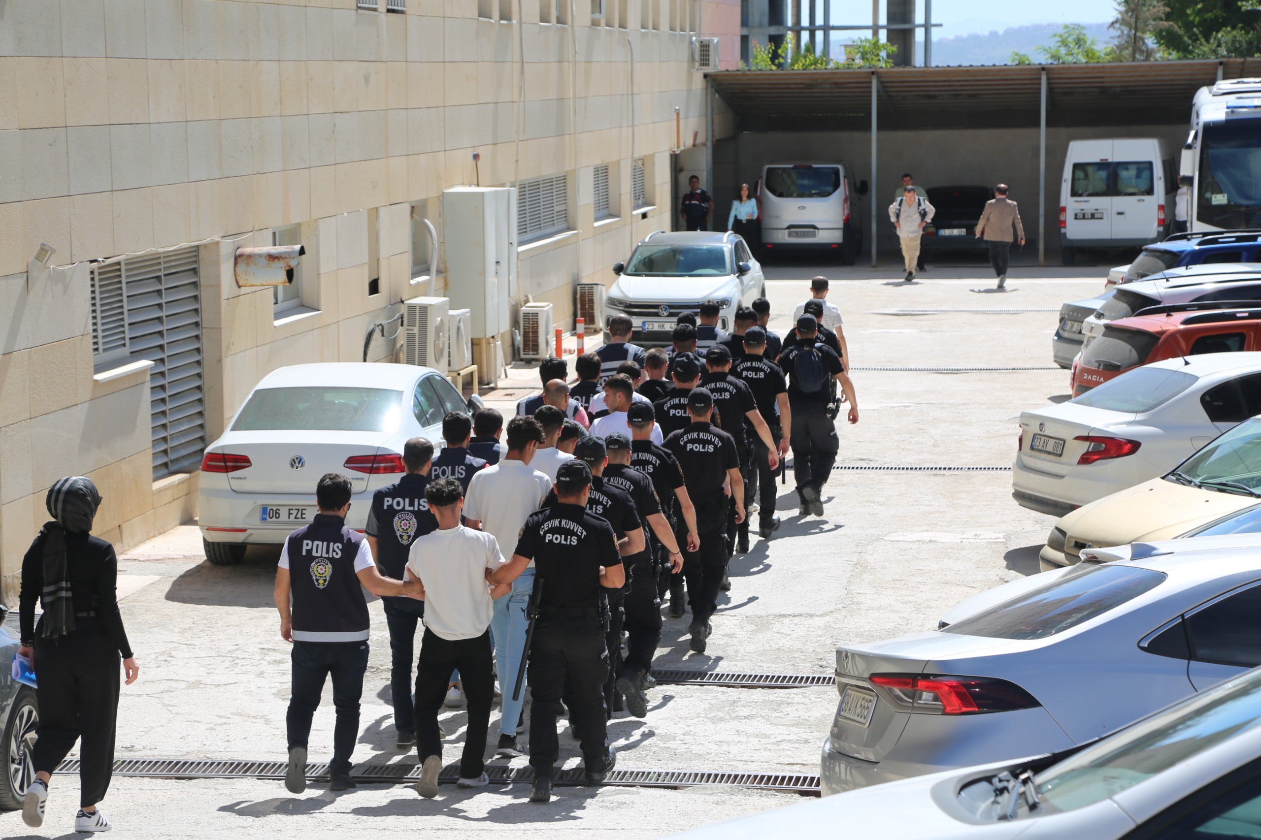 6 ilde dolandırıcılık operasyonu: Çok sayıda gözaltı var