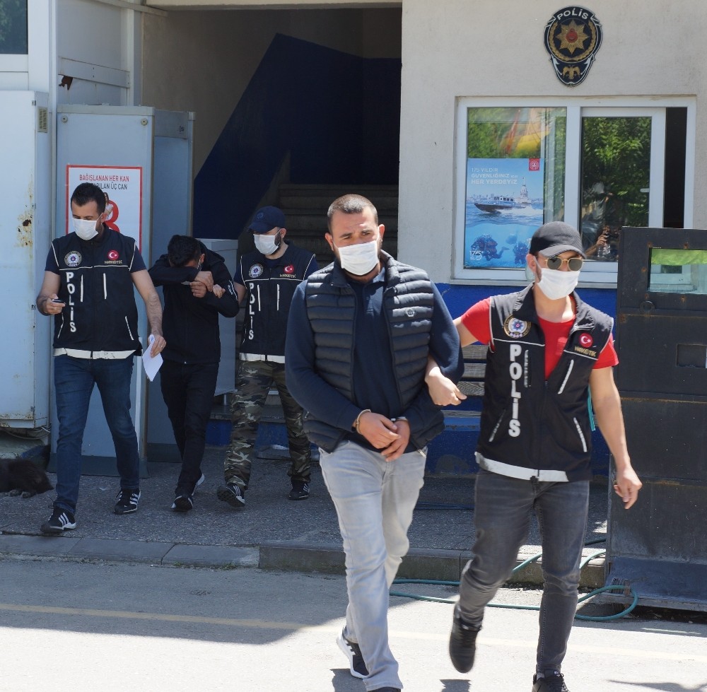 6 kilo sentetik uyuşturucuyla yakalanan 2 şüpheliden 1’i tutuklandı 