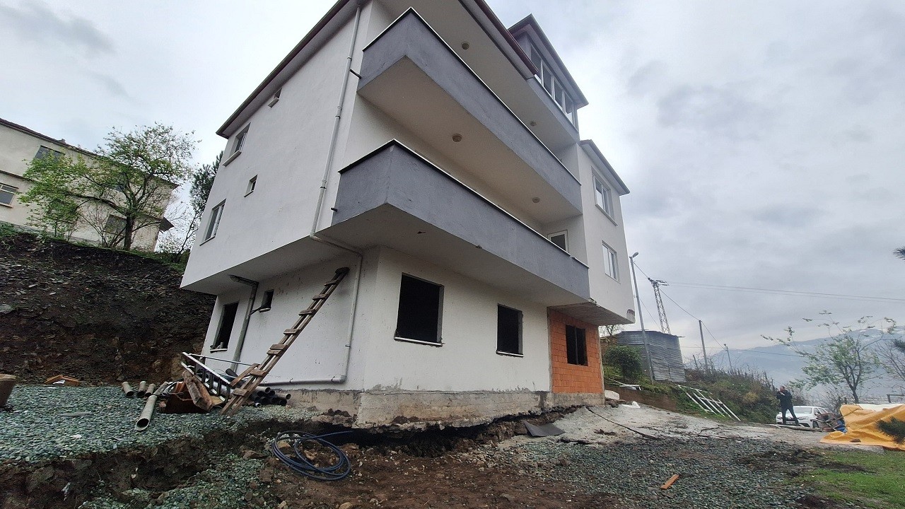 6 kişilik aile sokakta kaldı!