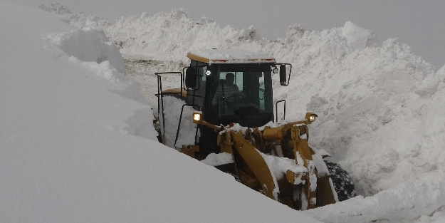 6 metrelik kar kütleleri arasında yol açtılar