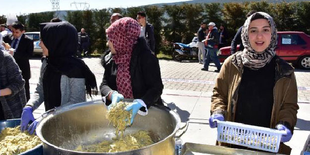 6 ton hamsi 1 saatte tüketildi