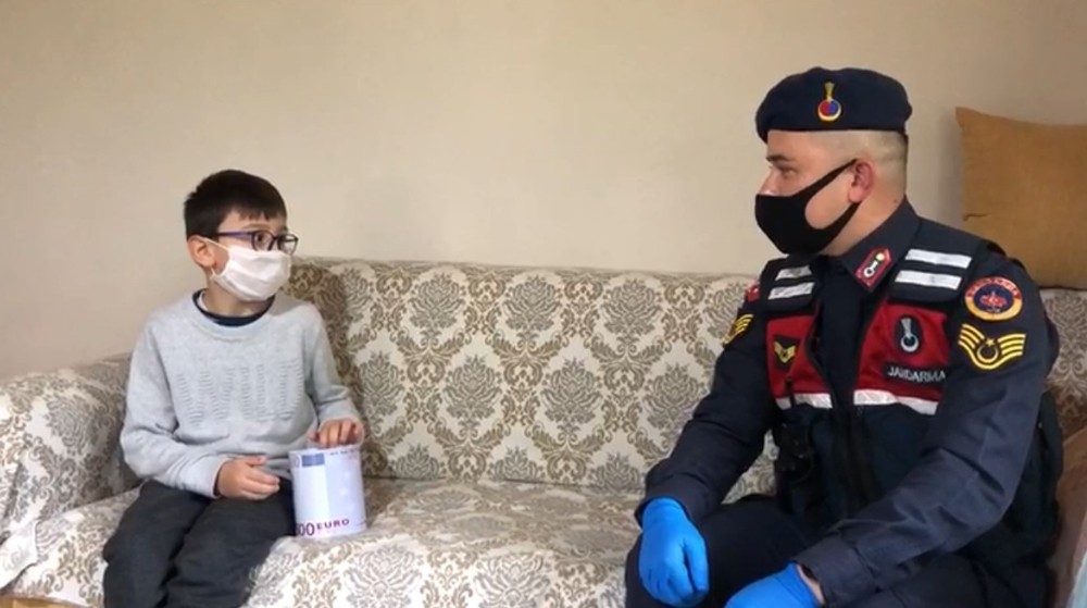6 yıldır biriktirdiği kumbarasındaki parayı Milli Dayanışma Kampanyası’na bağışladı 