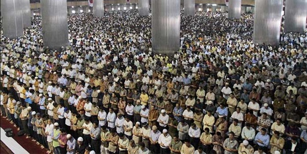 60 bin kişi teheccüd namazında buluştu