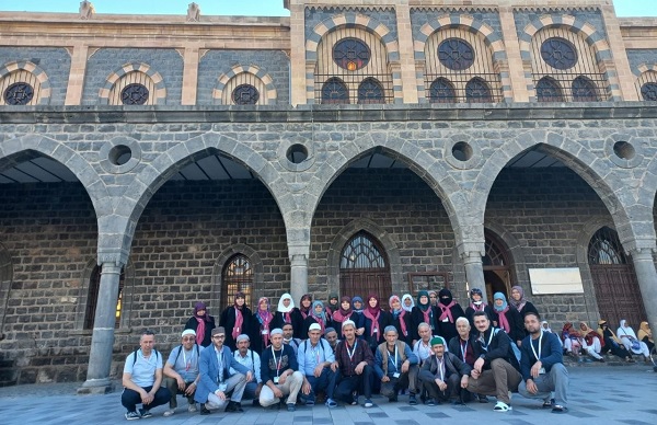 60 ton fındık yüzleri güldürdü! Tüm köy umreye böyle gitti