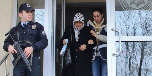 60 yaşındaki kadın sahte bilezikleri satarken yakalandı