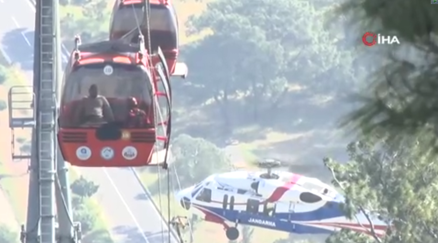 600 metrede yükseklikte kurtarma çalışmaları sürüyor! O bebek teleferikten böyle kurtarıldı