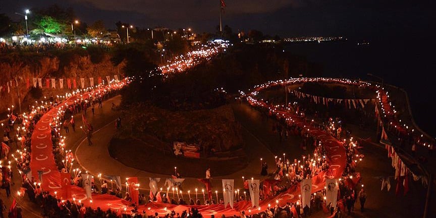600 metrelik Türk bayrağı açıldı