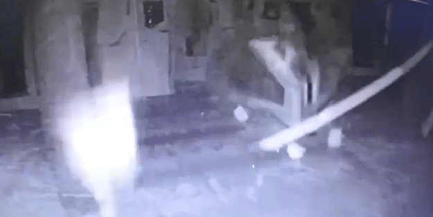 600 yıllık tarihi caminin yıkıldığı anlar kamerada