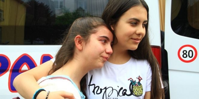 Misafir öğrenciler gözyaşlarıyla ülkelerine dönüyor