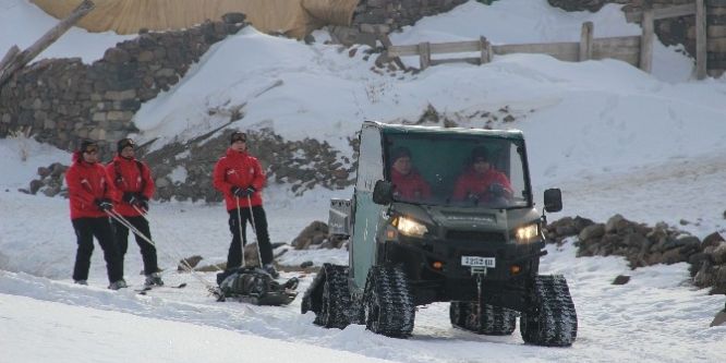 JAK ekipleri Palandöken’de hayat kurtarıyor