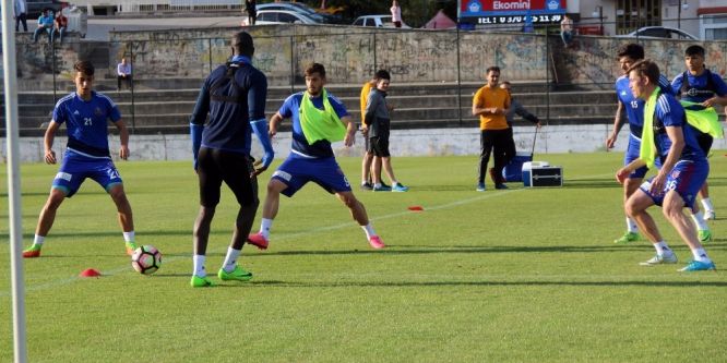 Karabükspor, transfer çalışmalarını hızlandırdı